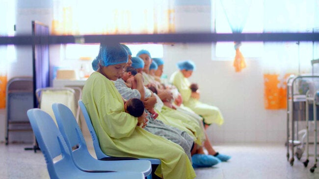 Paho destaca o progresso na redução da mortalidade materna nas Américas, mas alerta de desafios persistentes - Paho/quem