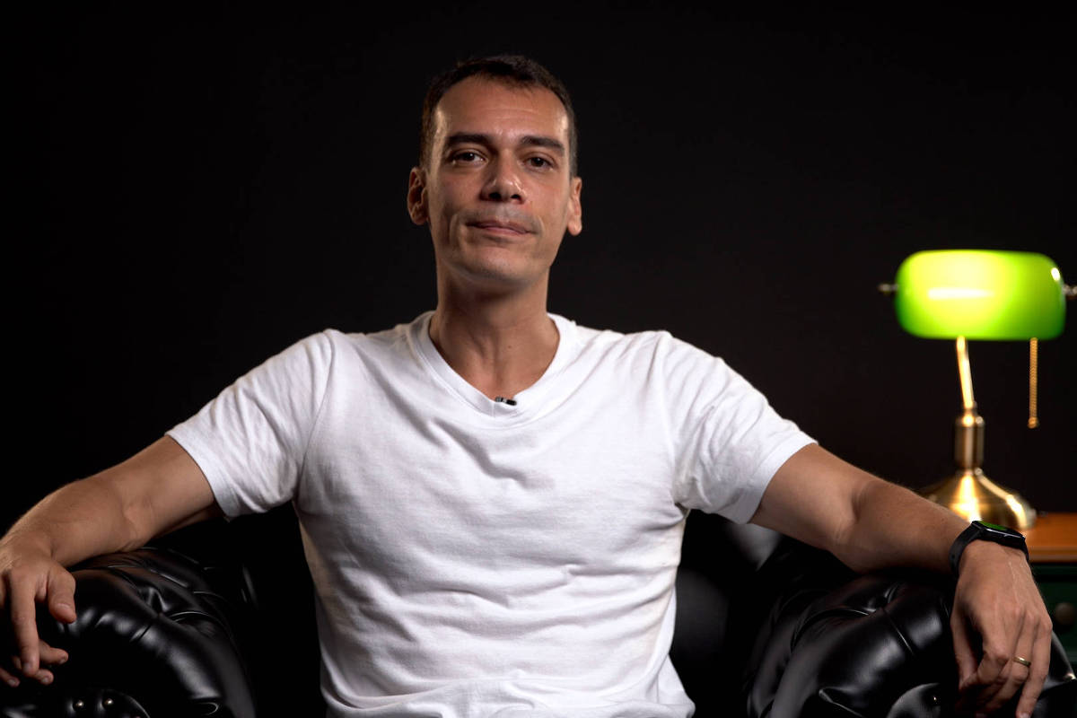 Bruno Gualano participa de gravação para a CasaFolha, no estúdio da TV Folha, em São Paulo