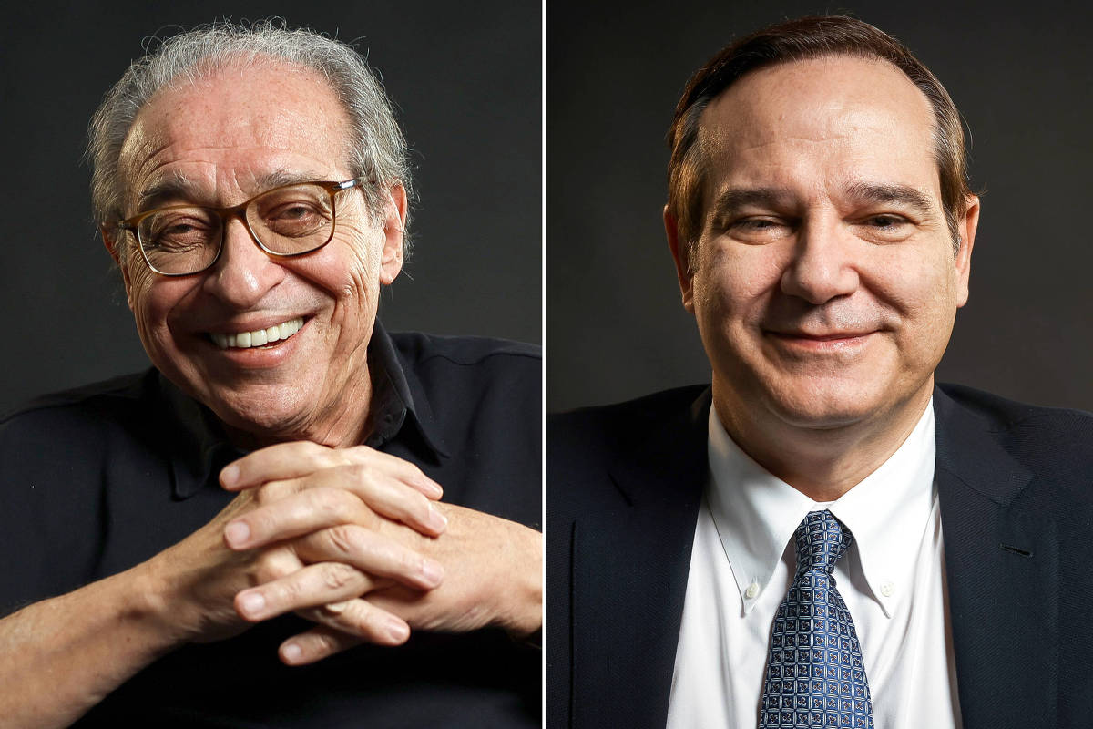 A imagem apresenta dois retratos lado a lado de homens. À esquerda, um homem mais velho com cabelo grisalho, usando óculos e uma camisa preta, sorrindo e com as mãos entrelaçadas. À direita, um homem mais jovem com cabelo castanho, usando um terno escuro e uma gravata, com uma expressão neutra. O fundo é escuro em ambos os retratos.