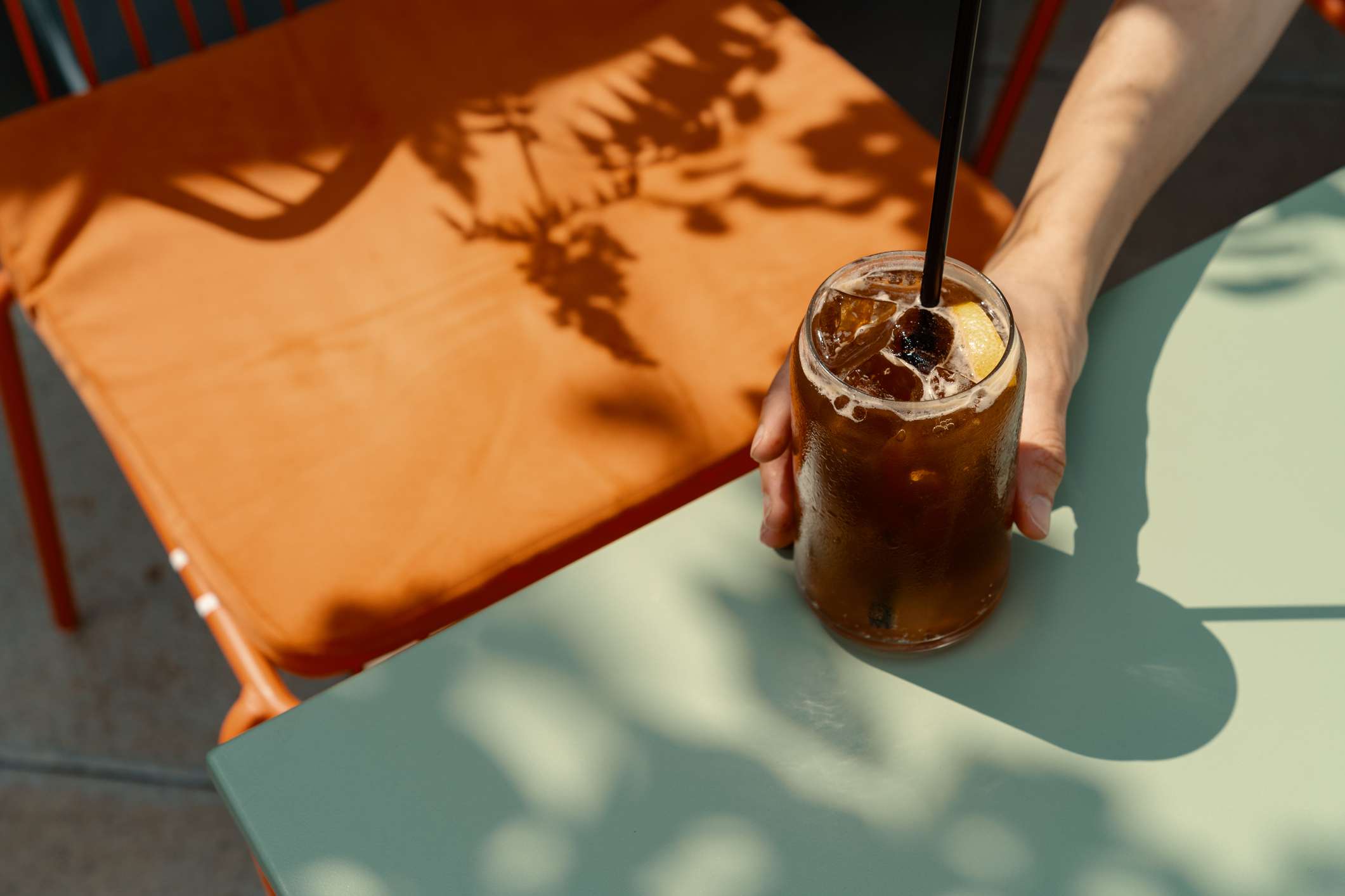 Ainda está se sentindo conectado? Veja por quanto tempo a cafeína pode permanecer em seu sistema