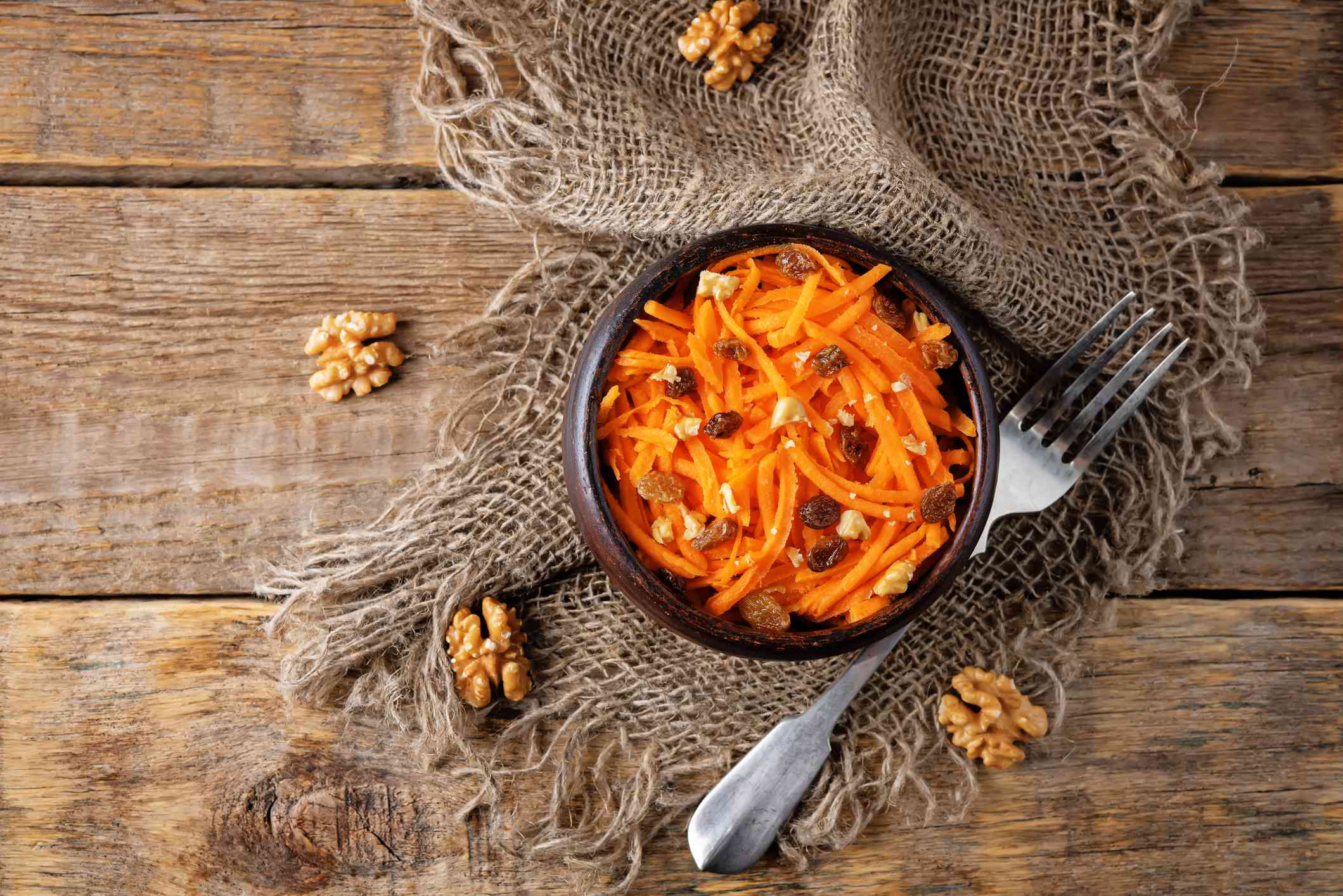 Uma salada de cenoura crua pode realmente equilibrar seus hormônios?