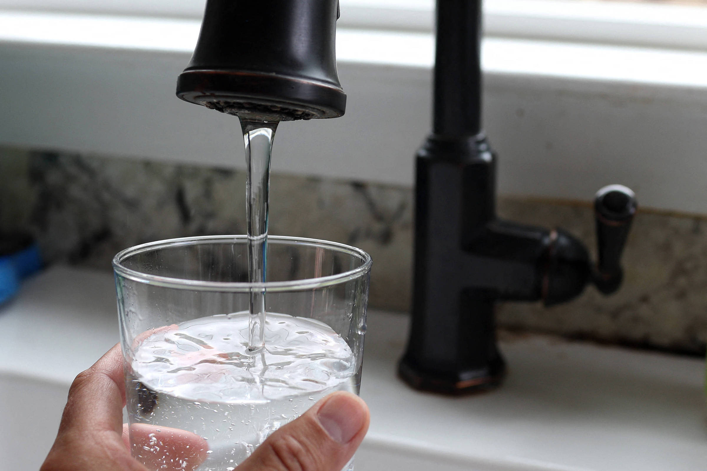 Flúor na água: estudos controversos ameaçam política - 03/07/2025 - Equilíbrio