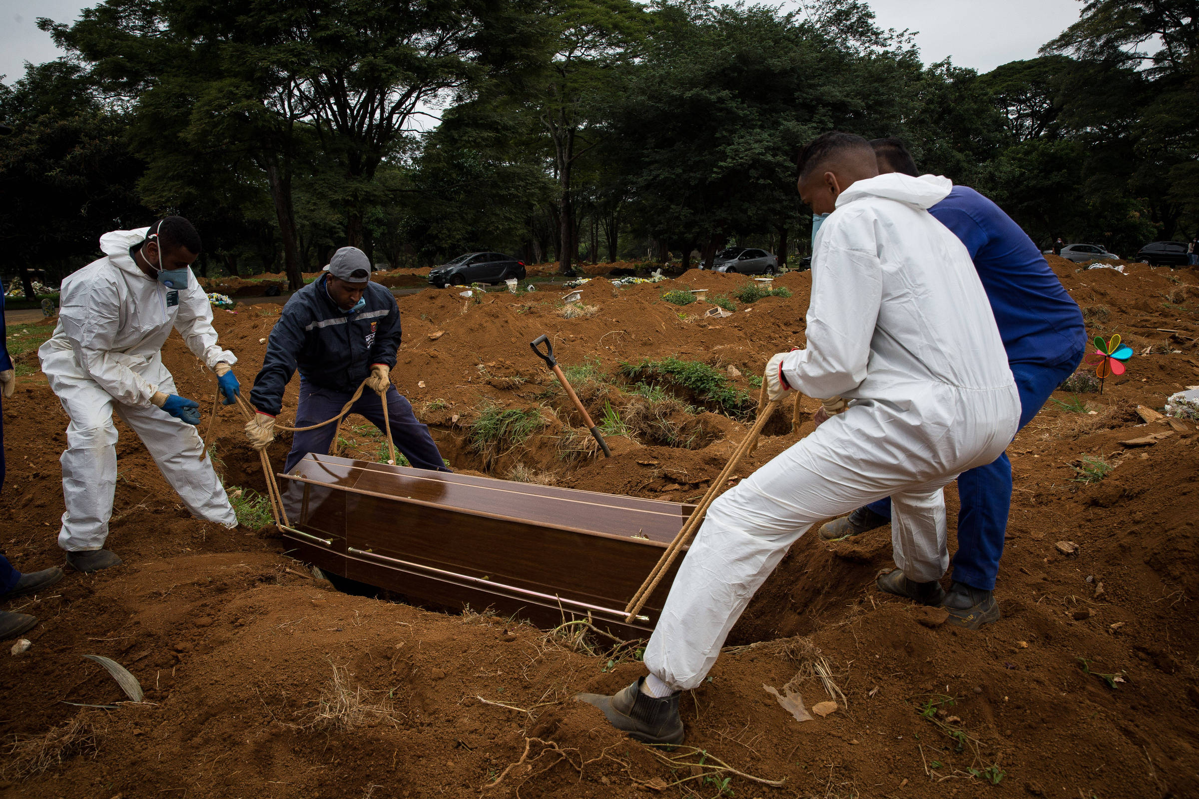 Há 5 anos Brasil chegava a 100 mil mortos por Covid-19 - 08/08/2025 - Equilíbrio e Saúde