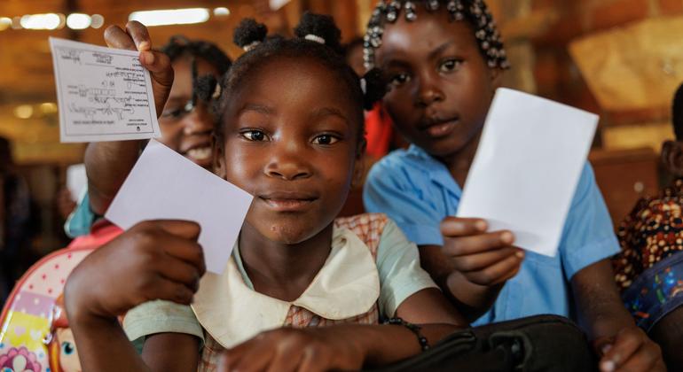 Crianças em Moçambique contra cólera