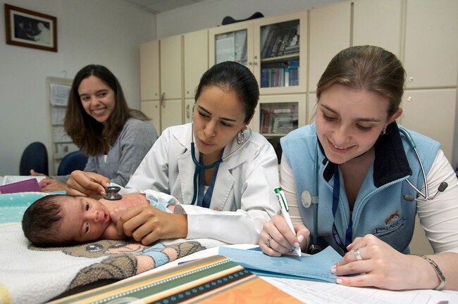 Paho pede cuidados seguros para todos os recém -nascidos e crianças no Dia Mundial da Segurança do Paciente 2025 - Paho/que