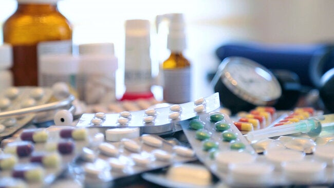 Quem atualiza a lista de medicamentos essenciais para incluir o câncer -chave, tratamentos para diabetes - paho/quem