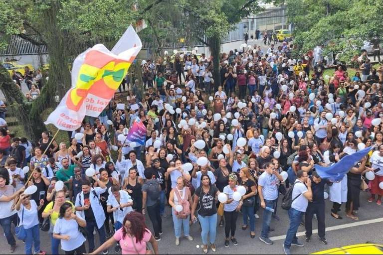Enfermeiros em manifestação pelo aumento do piso da enfermagem