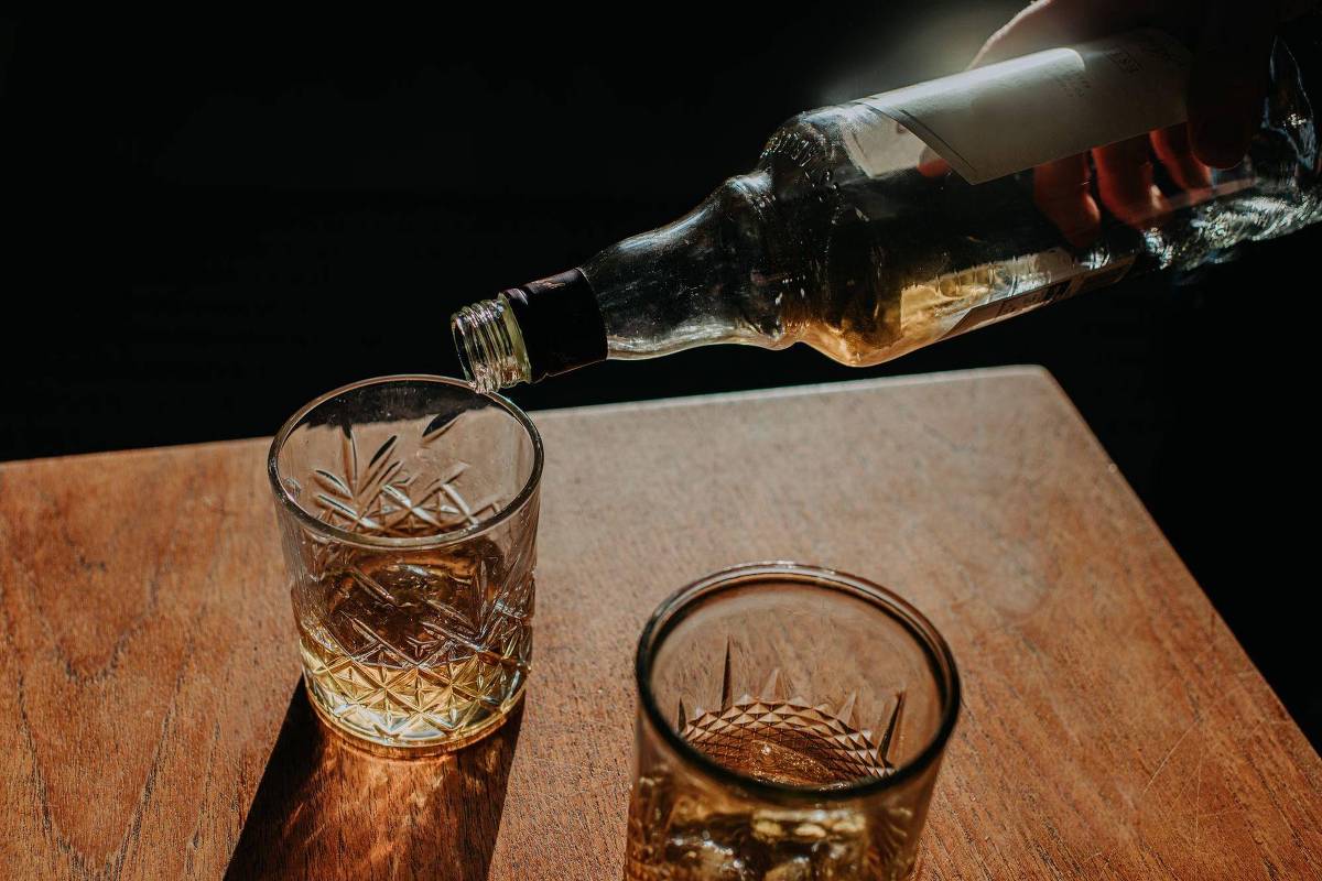 Como o metanol aparece na bebida alcoólica - 01/10/2025 - Equilíbrio e Saúde