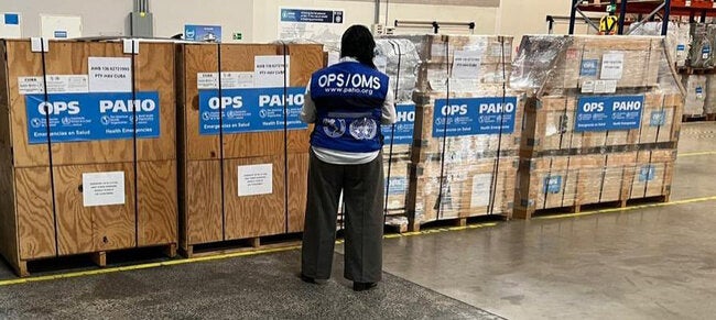 OPAS envia suprimentos médicos de emergência aos países afetados pelo furacão Melissa - OPAS/OMS