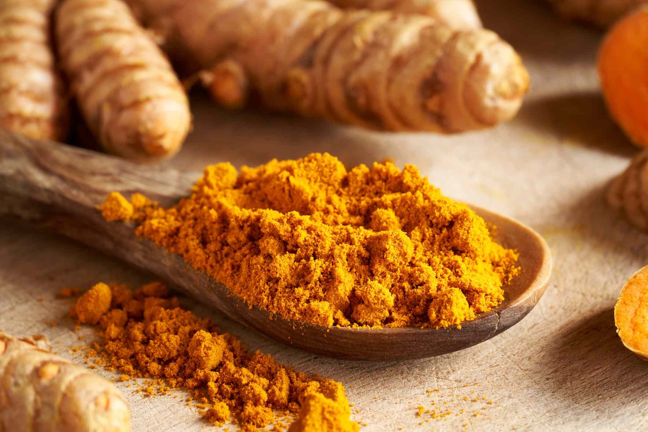 A melhor hora para tomar cúrcuma para alta absorção e baixos efeitos colaterais