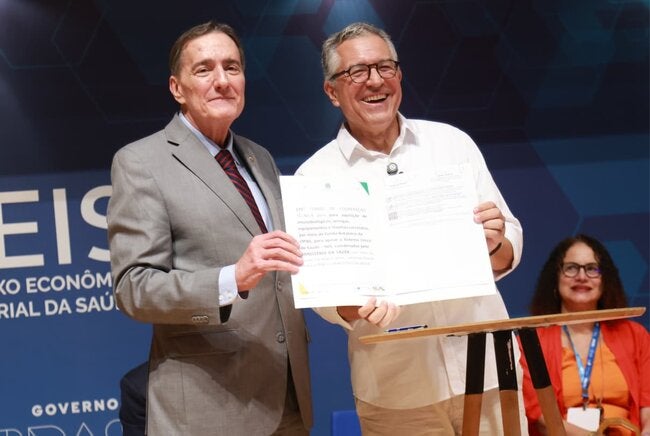 Brasil assina acordo com a OPAS para aquisição de vacinas atualizadas por meio dos Fundos Rotatórios - OPAS/OMS