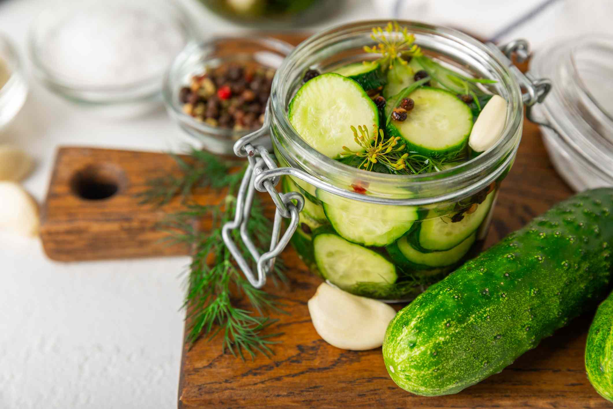7 maneiras de comer picles fermentados apoiam seu intestino e sua saúde geral