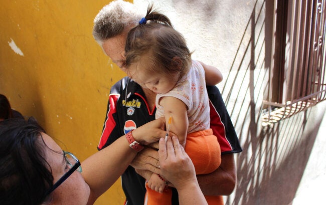 OPAS renova apelo para fechar lacunas de vacinação diante do ressurgimento da tosse convulsa nas Américas - OPAS/OMS