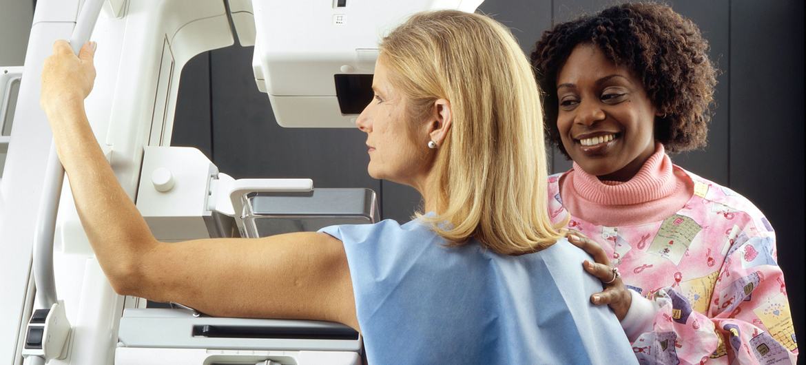 Mamografias regulares podem ajudar a detectar o câncer de mama em estágio inicial